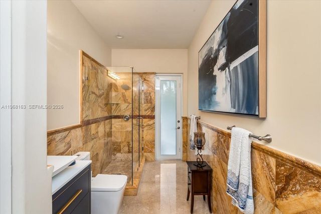 7851 NW 166th Ter, Miami Lakes, FL 33016