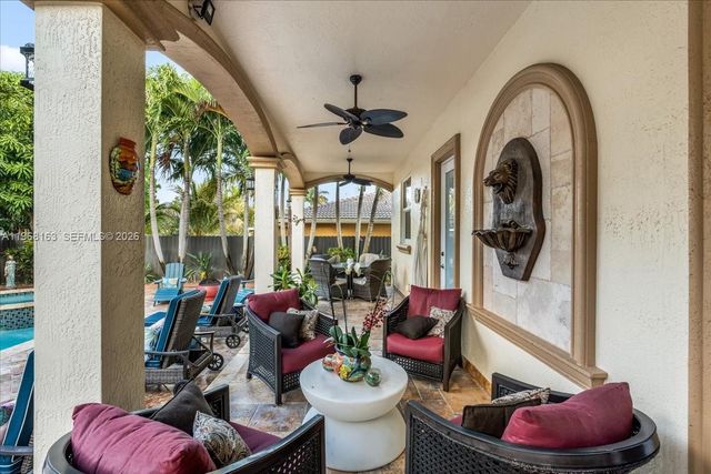 7851 NW 166th Ter, Miami Lakes, FL 33016