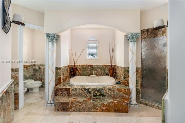 7851 NW 166th Ter, Miami Lakes, FL 33016