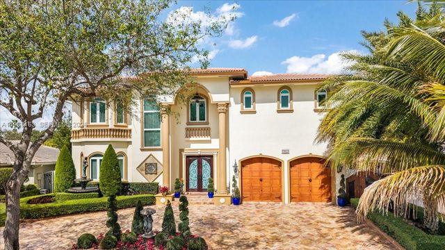 7851 NW 166th Ter, Miami Lakes, FL 33016