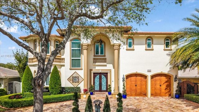 7851 NW 166th Ter, Miami Lakes, FL 33016