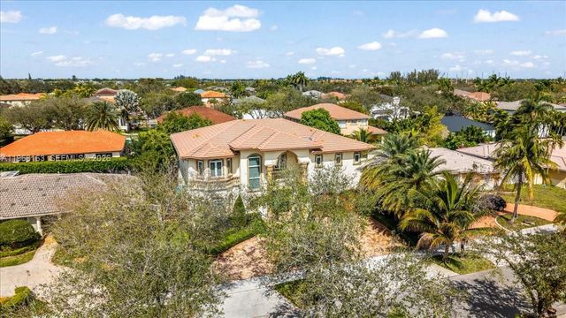 7851 NW 166th Ter, Miami Lakes, FL 33016