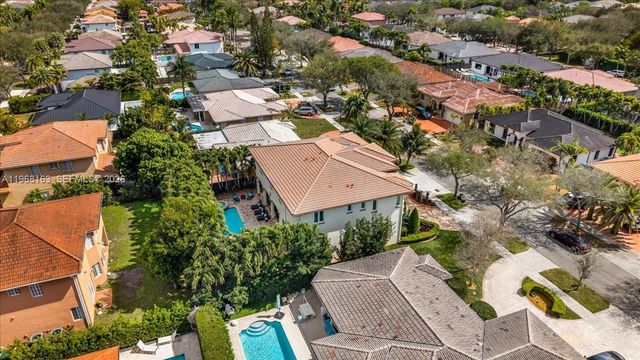 7851 NW 166th Ter, Miami Lakes, FL 33016