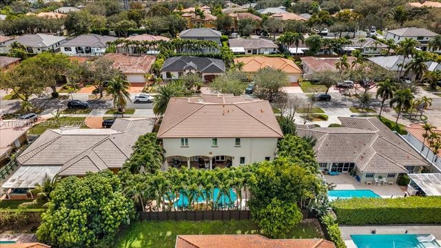 7851 NW 166th Ter, Miami Lakes, FL 33016