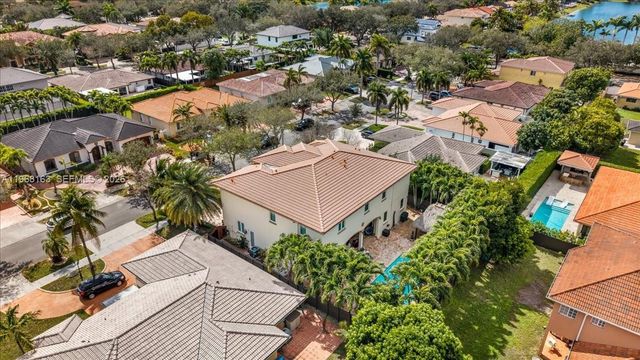 7851 NW 166th Ter, Miami Lakes, FL 33016