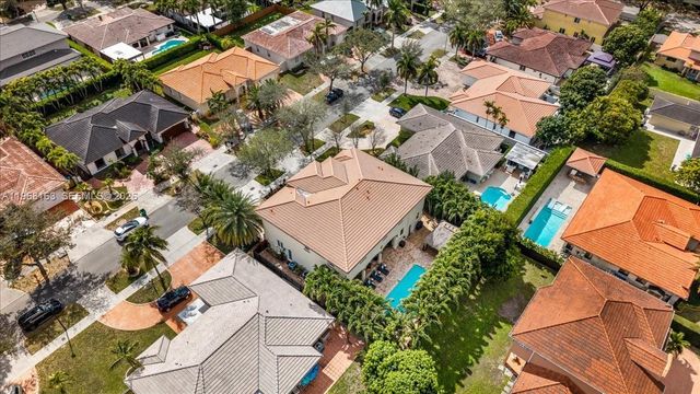 7851 NW 166th Ter, Miami Lakes, FL 33016