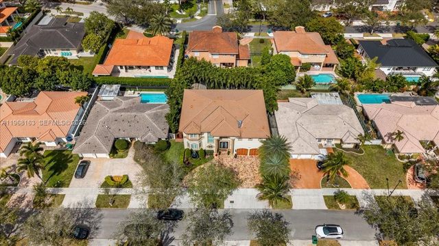 7851 NW 166th Ter, Miami Lakes, FL 33016