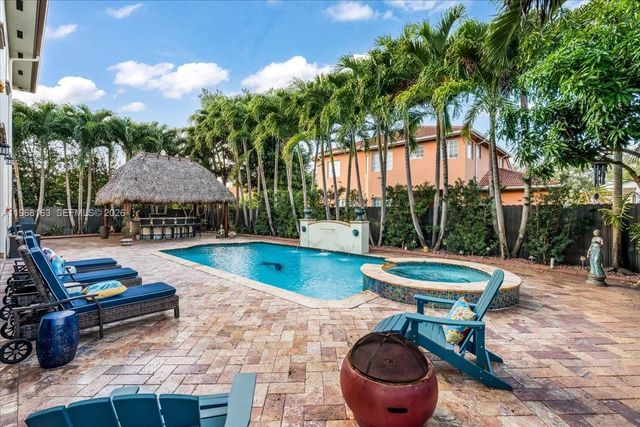 7851 NW 166th Ter, Miami Lakes, FL 33016