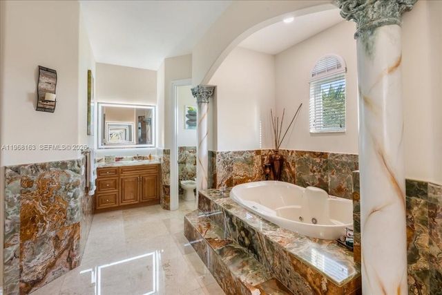 7851 NW 166th Ter, Miami Lakes, FL 33016