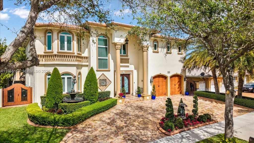 7851 NW 166th Ter, Miami Lakes, FL 33016