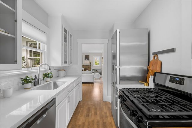 7520 Linden Avenue N, Seattle, WA 98103