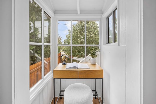 7520 Linden Avenue N, Seattle, WA 98103