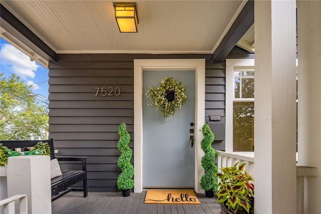 7520 Linden Avenue N, Seattle, WA 98103