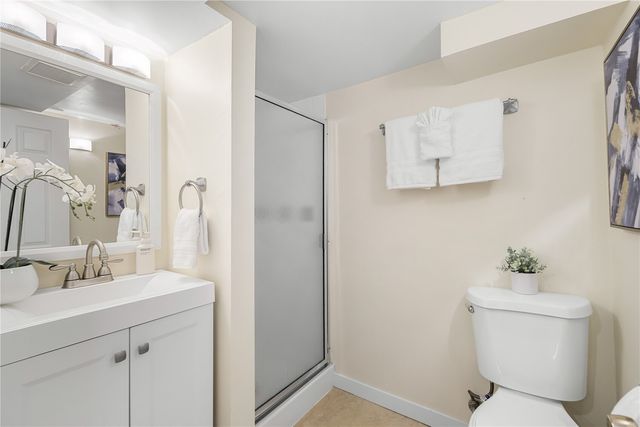 7520 Linden Avenue N, Seattle, WA 98103