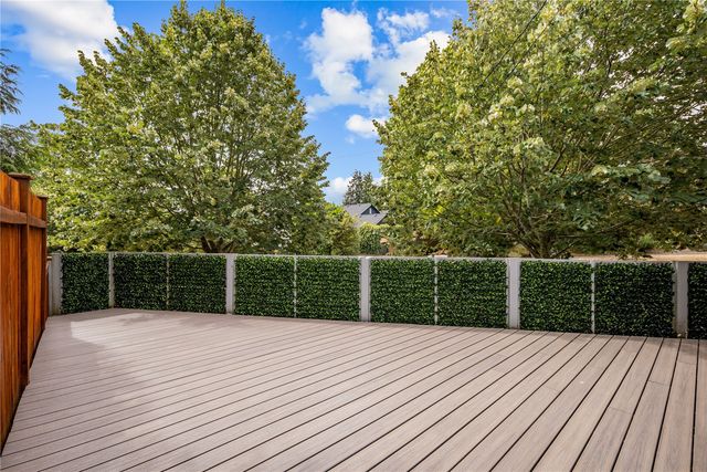 7520 Linden Avenue N, Seattle, WA 98103