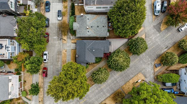 7520 Linden Avenue N, Seattle, WA 98103