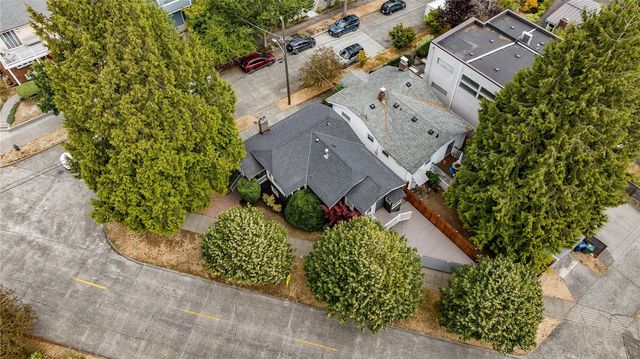 7520 Linden Avenue N, Seattle, WA 98103