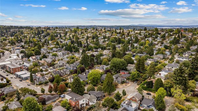7520 Linden Avenue N, Seattle, WA 98103