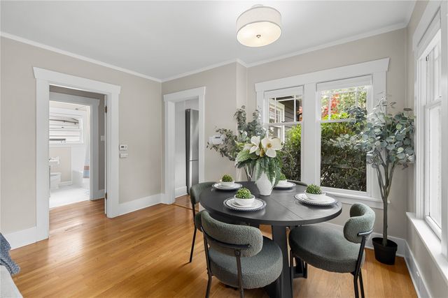 7520 Linden Avenue N, Seattle, WA 98103