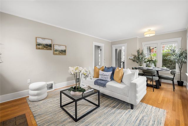 7520 Linden Avenue N, Seattle, WA 98103