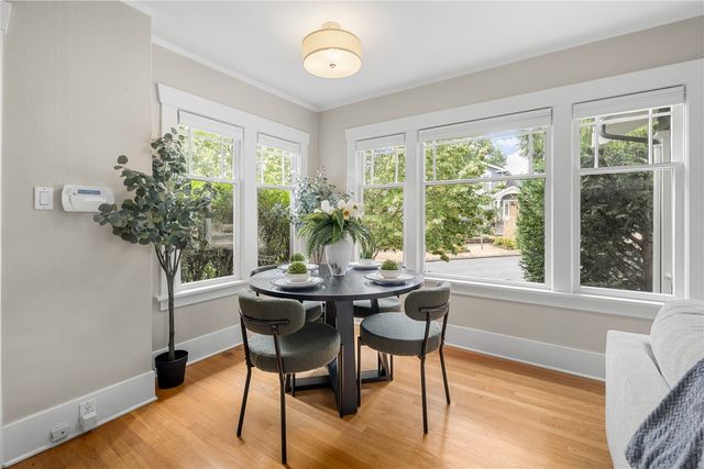 7520 Linden Avenue N, Seattle, WA 98103