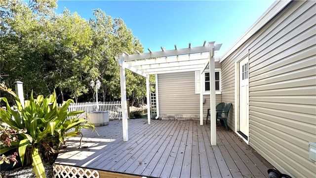 281 Ocean Reef LN, Naples, FL 34114