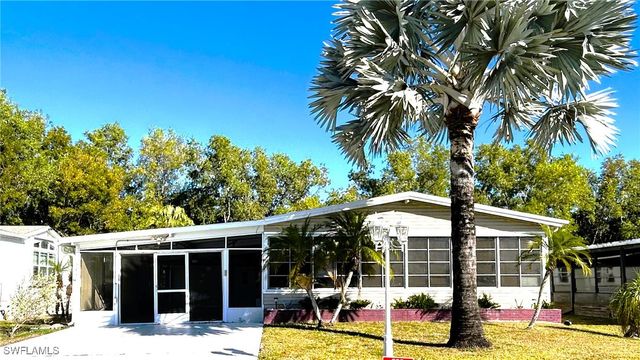 281 Ocean Reef LN, Naples, FL 34114