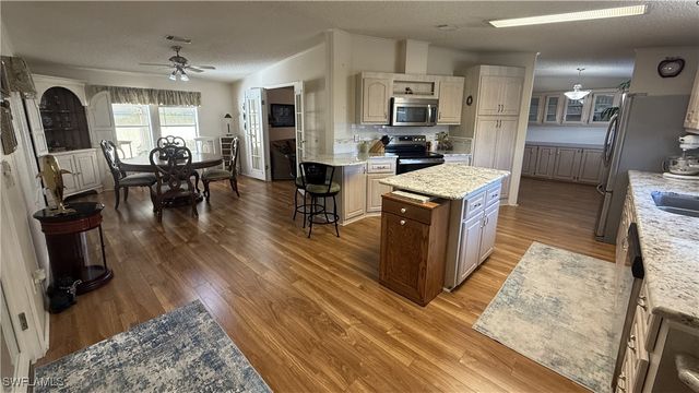 281 Ocean Reef LN, Naples, FL 34114