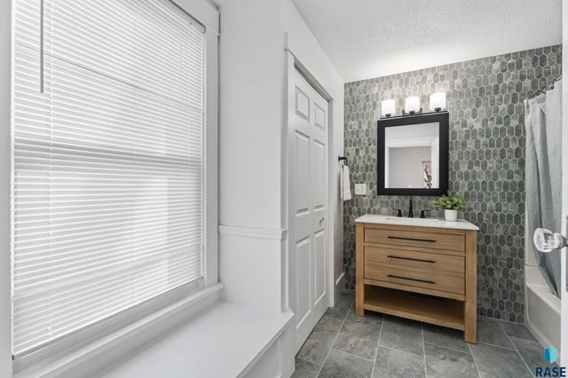 311 E 18th St Street, Sioux Falls, SD 57105