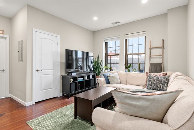 81 Broadway 11, Chelsea, MA 02150