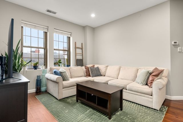 81 Broadway 11, Chelsea, MA 02150