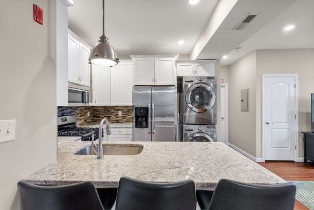 81 Broadway 11, Chelsea, MA 02150