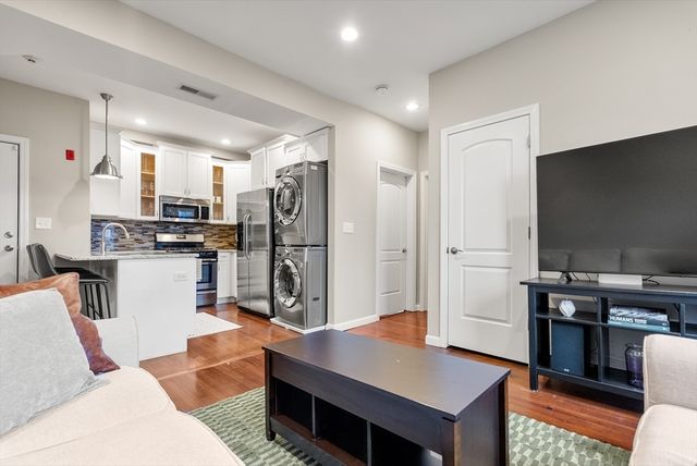 81 Broadway 11, Chelsea, MA 02150