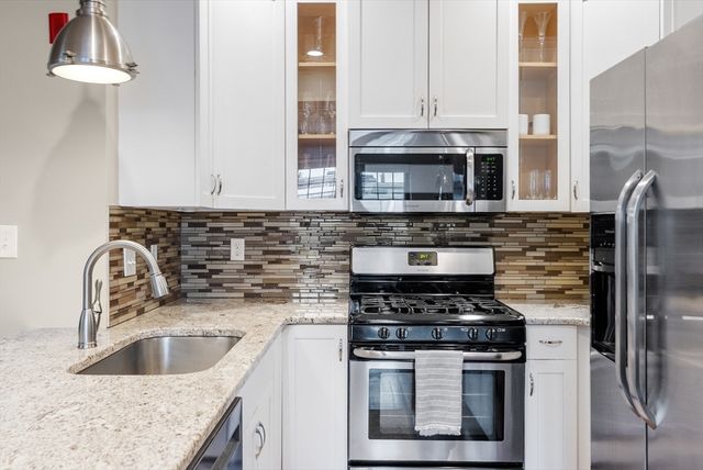 81 Broadway 11, Chelsea, MA 02150