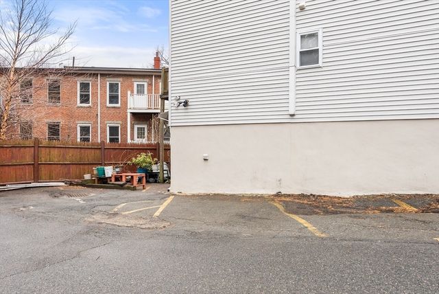 81 Broadway 11, Chelsea, MA 02150