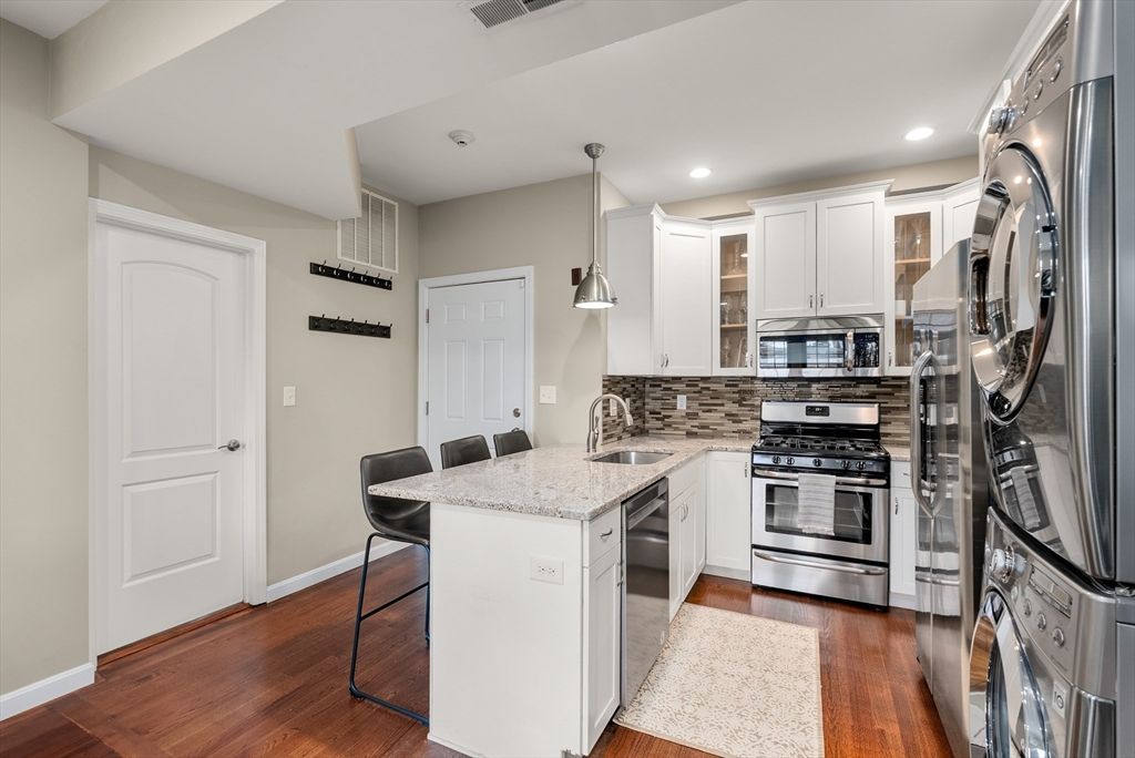 81 Broadway 11, Chelsea, MA 02150