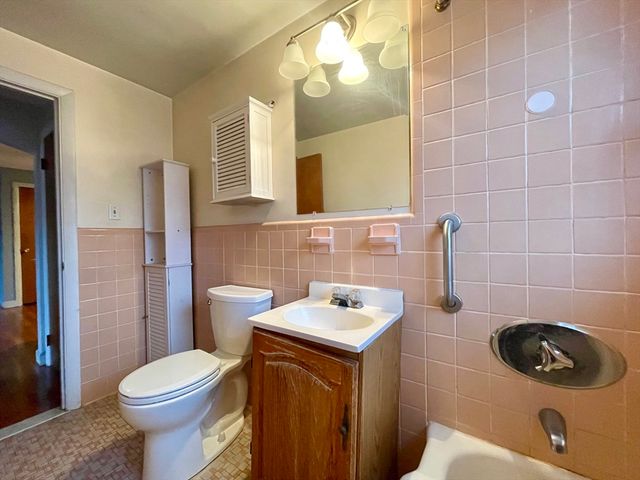 39 Montvale Ave. 9, Woburn, MA 01801