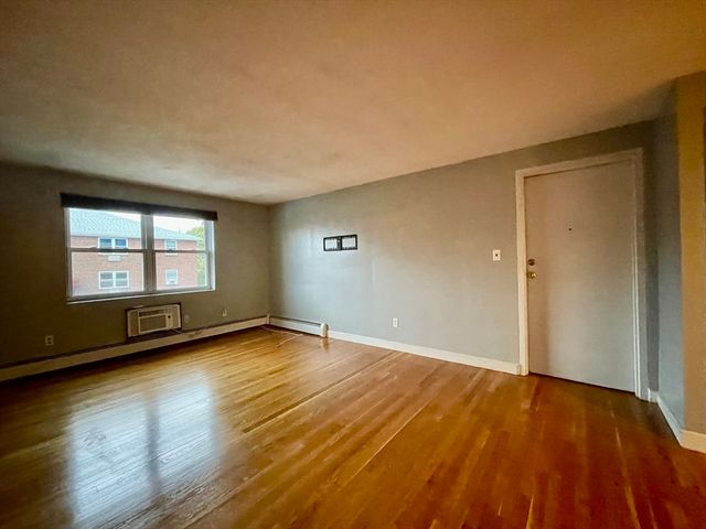 39 Montvale Ave. 9, Woburn, MA 01801