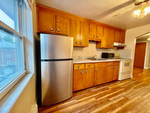 39 Montvale Ave. 9, Woburn, MA 01801