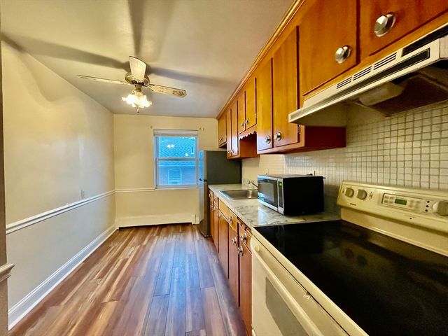 39 Montvale Ave. 9, Woburn, MA 01801