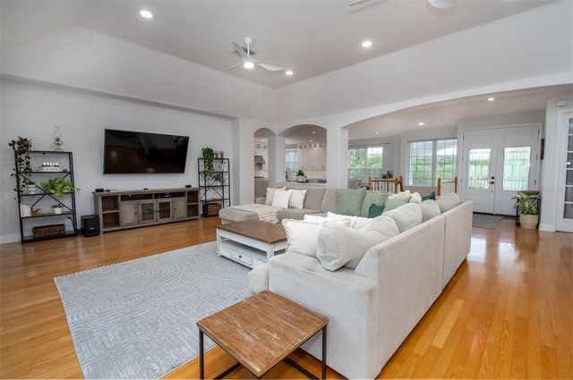 1605 GULF ROAD, Tarpon Springs, FL 34689