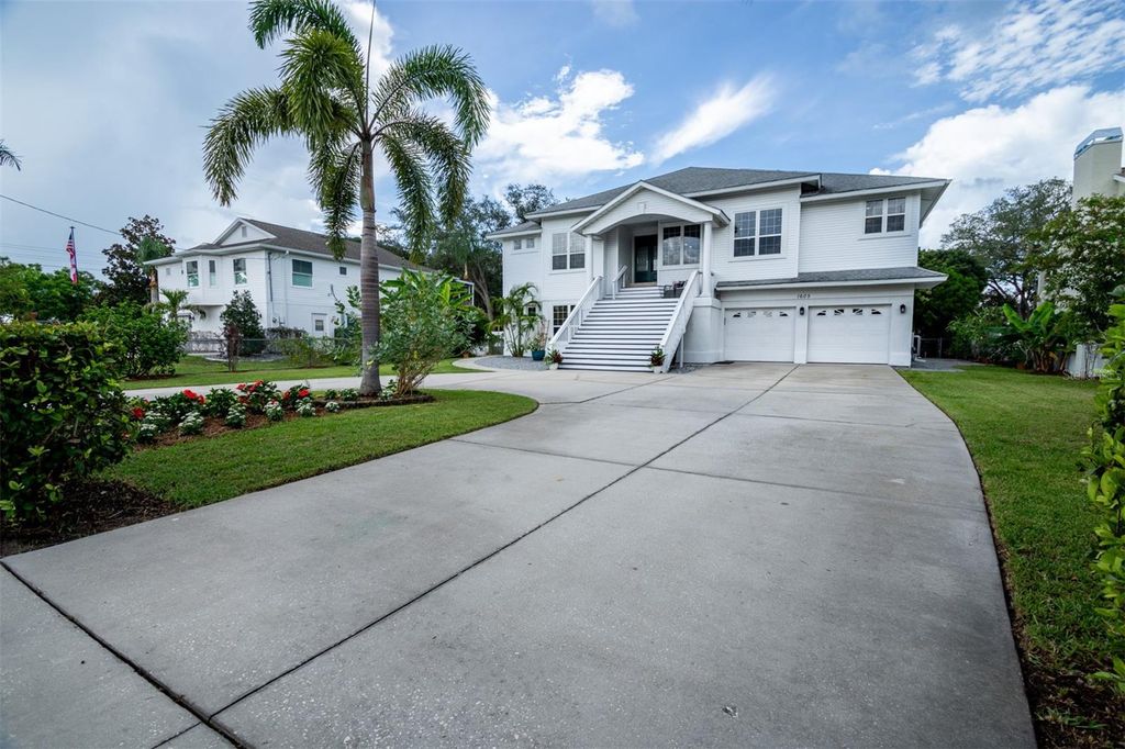 Image 12 of property listing at 1605 GULF ROAD, Tarpon Springs, FL 34689