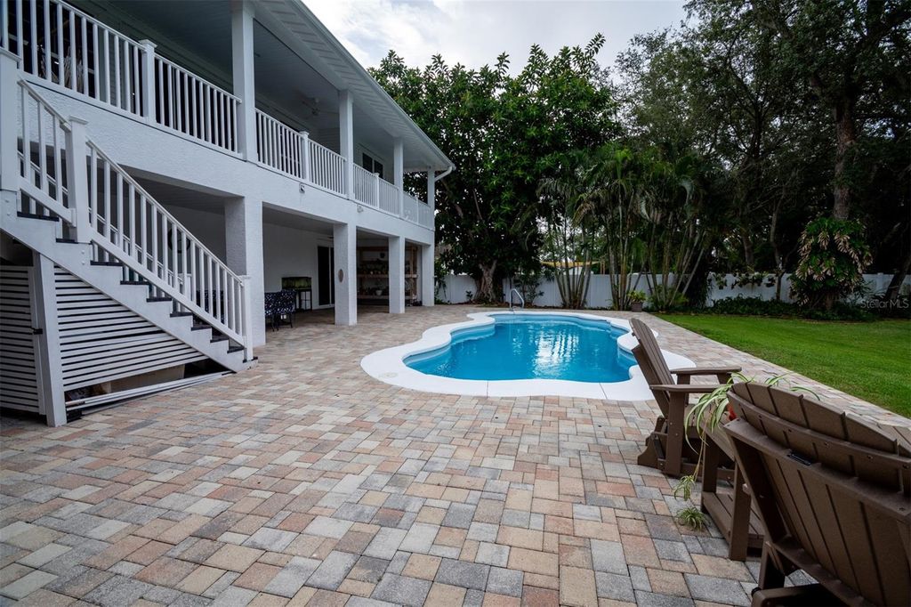 Image 13 of property listing at 1605 GULF ROAD, Tarpon Springs, FL 34689