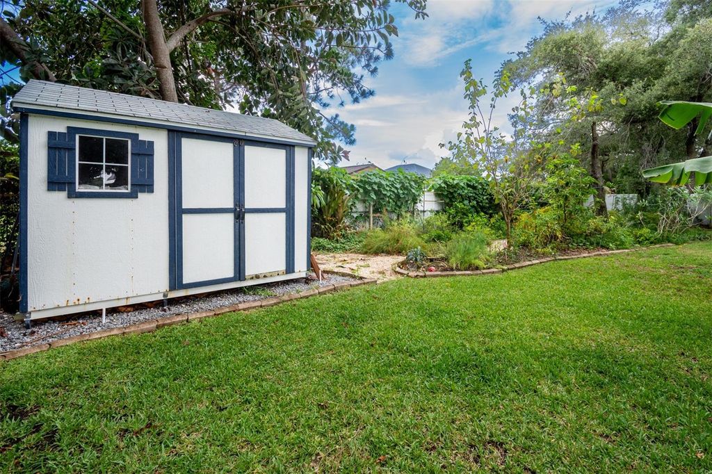 Image 15 of property listing at 1605 GULF ROAD, Tarpon Springs, FL 34689