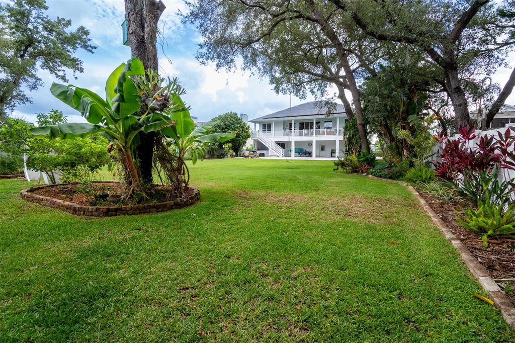 Image 16 of property listing at 1605 GULF ROAD, Tarpon Springs, FL 34689