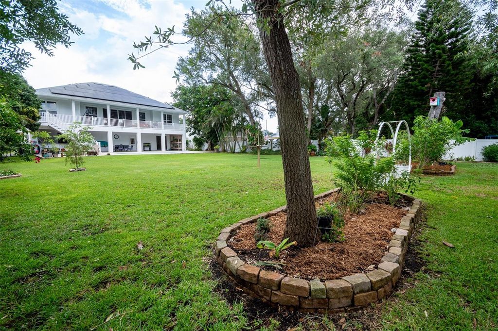 Image 17 of property listing at 1605 GULF ROAD, Tarpon Springs, FL 34689