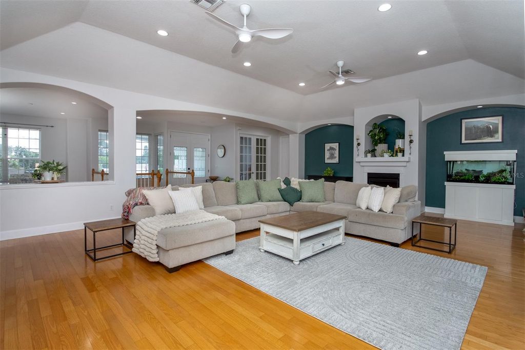 Image 21 of property listing at 1605 GULF ROAD, Tarpon Springs, FL 34689