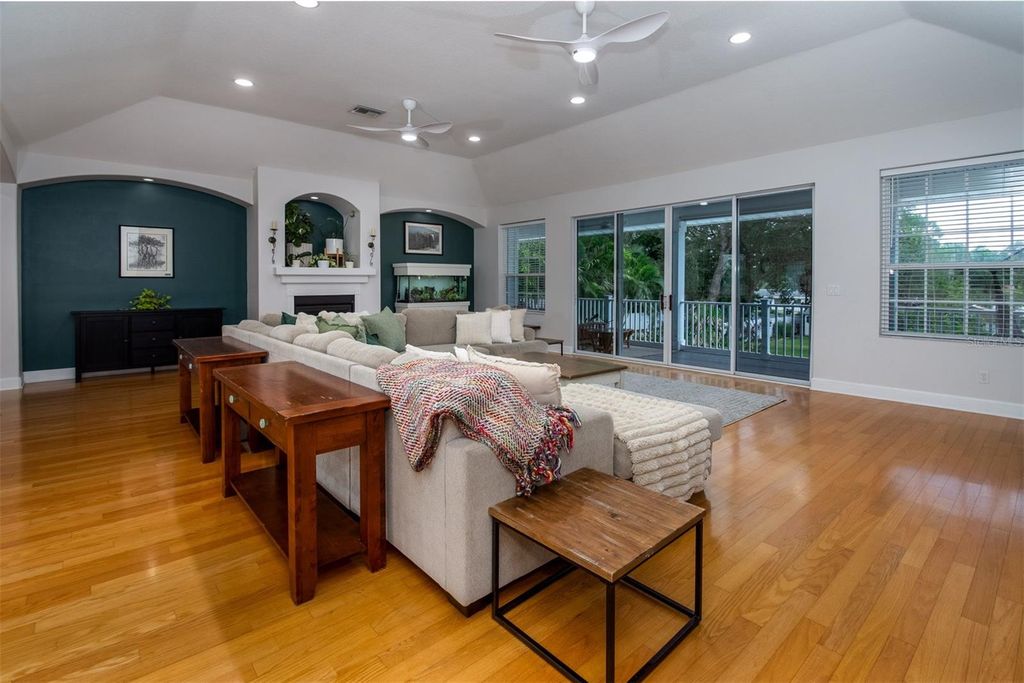 Image 22 of property listing at 1605 GULF ROAD, Tarpon Springs, FL 34689