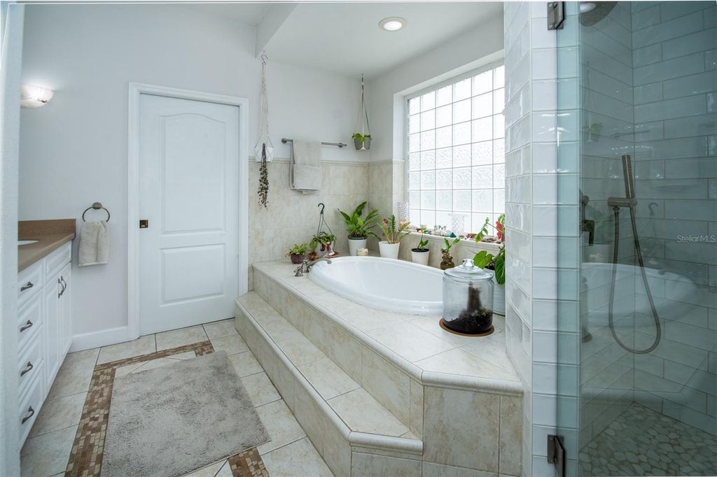Image 26 of property listing at 1605 GULF ROAD, Tarpon Springs, FL 34689