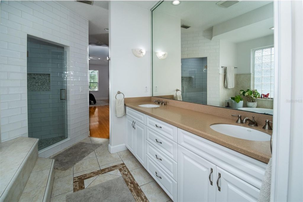Image 27 of property listing at 1605 GULF ROAD, Tarpon Springs, FL 34689